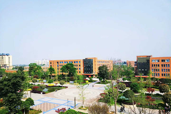 成都五月花高級技工學校校園一角