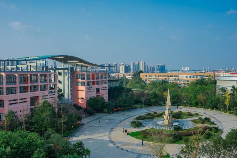 四川城市技師學(xué)院美麗的校園