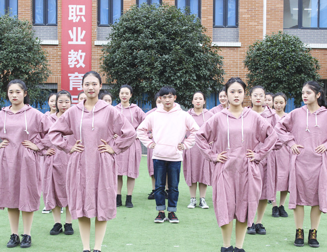 成都五月花高級技工學(xué)校學(xué)子