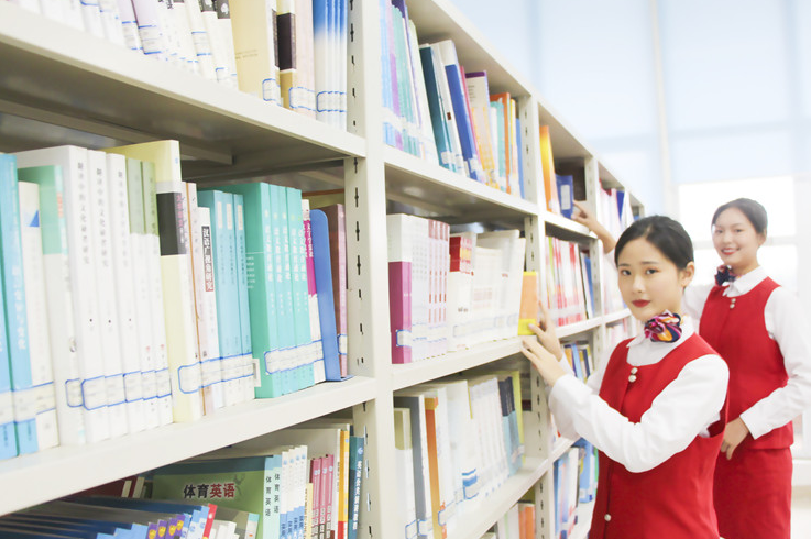 成都五月花高級(jí)技工學(xué)校讀書館一角