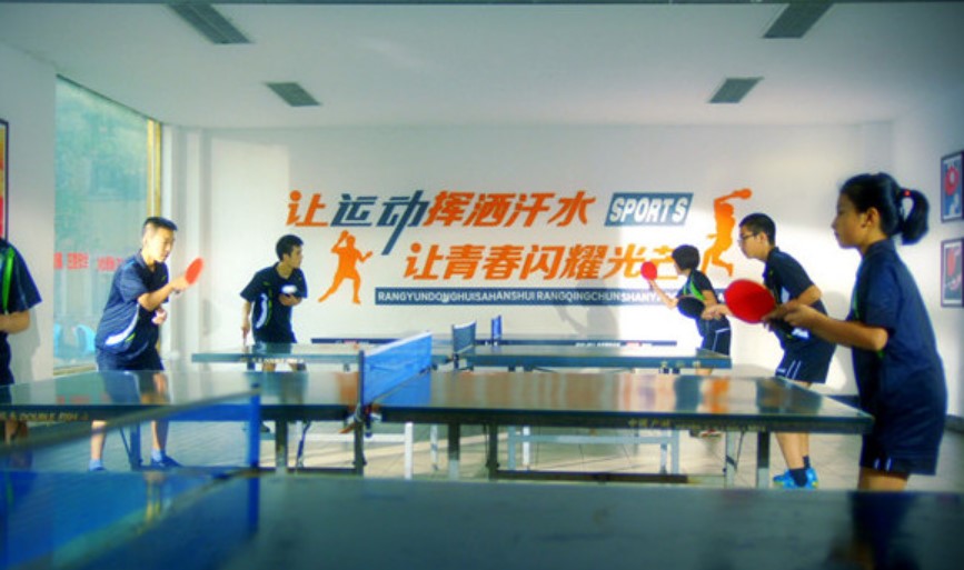 成都外國語學(xué)校學(xué)子在運(yùn)動(dòng)