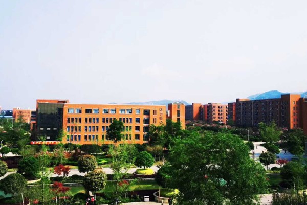 成都五月花高級技工學校校園美景