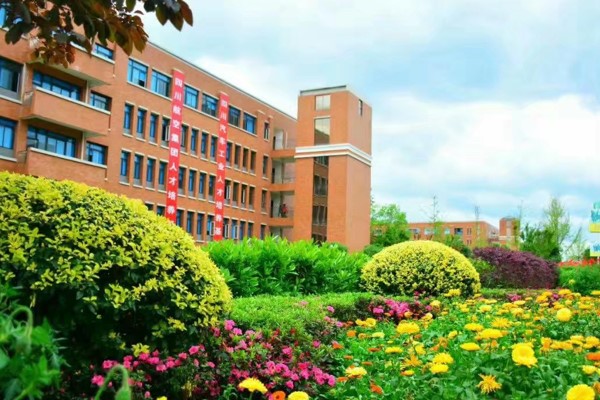 成都五月花高級技工學校校園環(huán)境