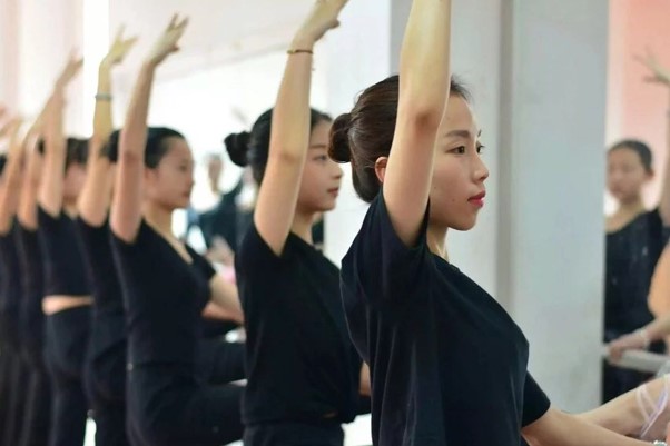 成都五月花高級技工學(xué)校幼師專業(yè)學(xué)子