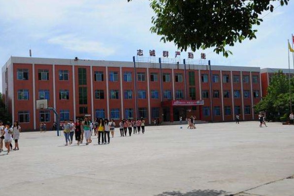 成都華夏旅游職業(yè)學校校園環(huán)境