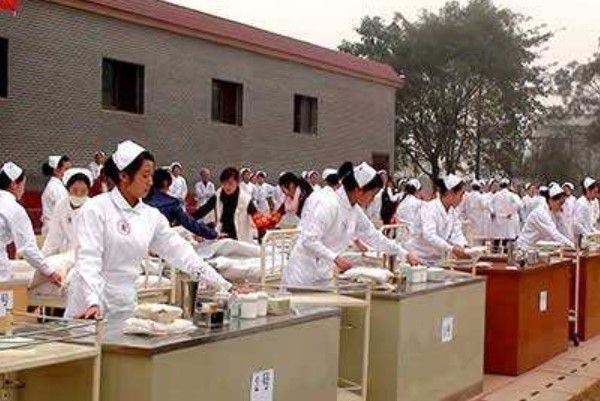 四川大學附設華西衛(wèi)生學校校學生風采