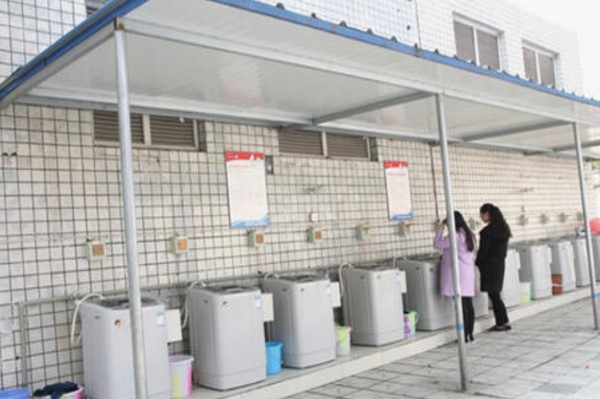 四川理工技師學院校園洗衣機