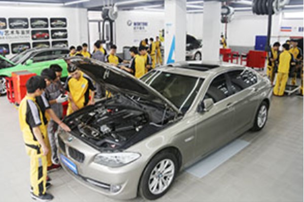 萬(wàn)通職業(yè)學(xué)校汽修實(shí)訓(xùn)基地