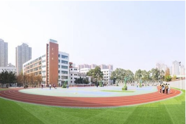 四川省針灸學(xué)校校園一角