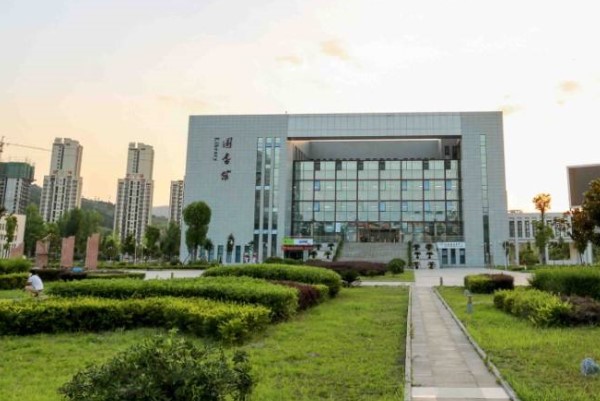 四川經(jīng)濟(jì)職業(yè)學(xué)校美麗的校園