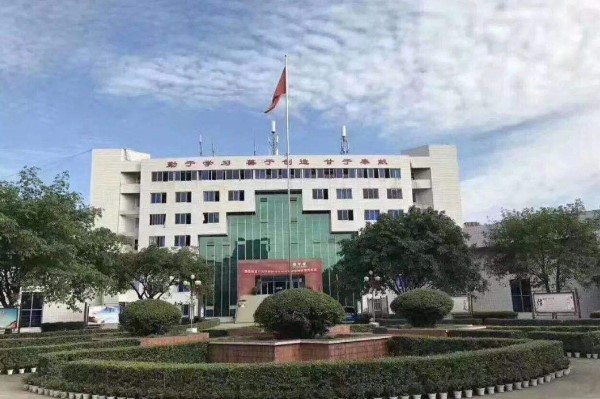 四川國盛技工學(xué)校美麗的校園