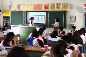 四川商務(wù)職業(yè)學(xué)?！爸腔壅n堂”一直在進(jìn)行