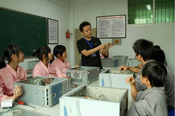 宜賓市職業(yè)技術(shù)學(xué)校專業(yè)介紹