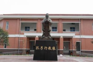 成都中職學校怎么收費 崇慶中學助學金政策是怎樣的
