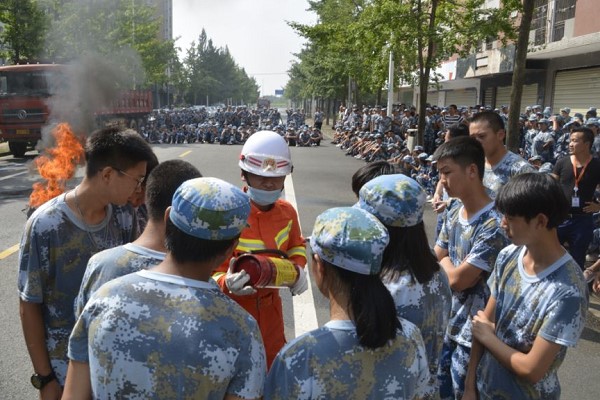 中國五冶大學(xué)2019級新生“零”距離學(xué)習(xí)消防安全知識