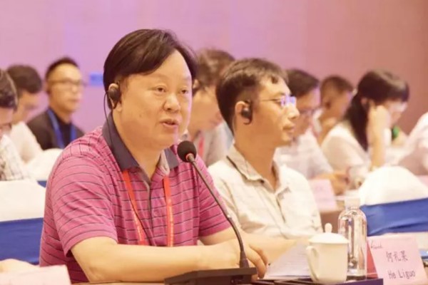 綿陽職業(yè)技術(shù)學(xué)校校長代表參加論壇會