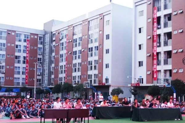 中國五冶大學歌唱比賽現(xiàn)場