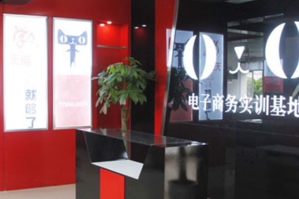 四川新華電腦學(xué)校教學(xué)設(shè)施設(shè)備