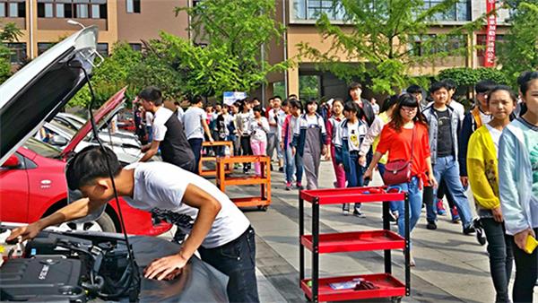 成都市郫都區(qū)友愛職業(yè)技術(shù)學(xué)校