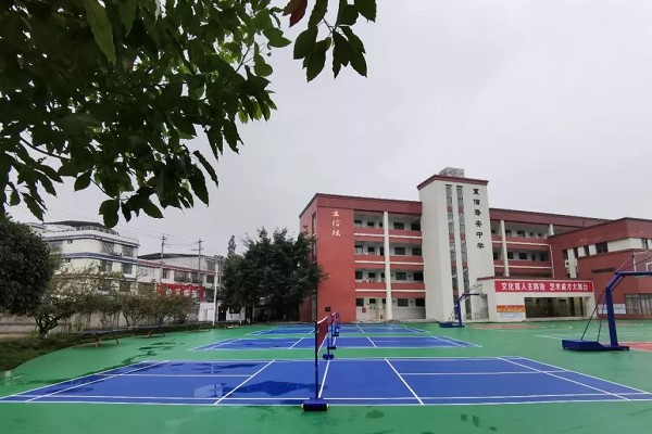 蒲江壽安中學(xué)校園一角
