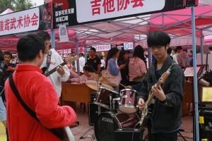 2019年四川職業(yè)院校開學(xué)新聞?dòng)洠核拇ㄍ衅招畔⒓夹g(shù)職業(yè)學(xué)院部社待新啦!