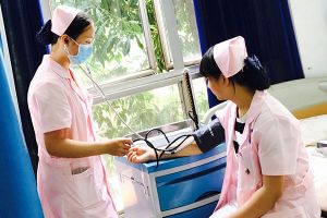 華大衛(wèi)生學(xué)校招收專業(yè)以及招生條件介紹