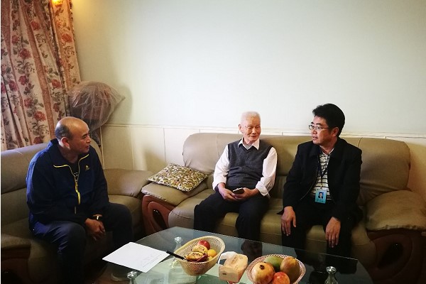 攀枝花經(jīng)貿(mào)旅游學(xué)校領(lǐng)導(dǎo)2019年走訪慰問離休干部