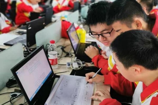 成都市蜀興職業(yè)中學學生風采