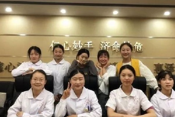 四川大學附設華西衛(wèi)生學校學生風采