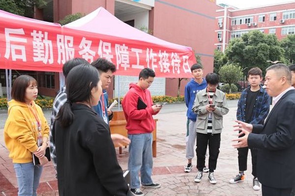 四川托普信息技術(shù)職業(yè)學(xué)院開展“走進(jìn)后勤”主題活動(dòng)