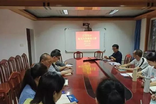 攀枝花經(jīng)貿(mào)旅游學(xué)校開展寢室內(nèi)務(wù)整理比賽