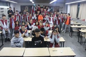 記錄四川城市技師學院2019級室內(nèi)1班的學子們