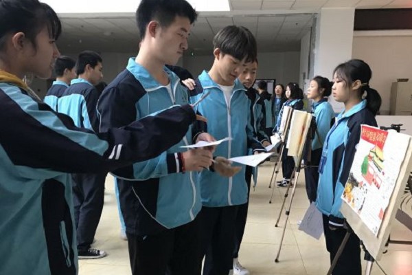 四川省志翔職業(yè)技術學校舉辦建國70周年手抄報比賽