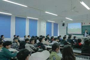 成都五月花高級技工學(xué)校接待領(lǐng)導(dǎo)檢查學(xué)籍資助工作