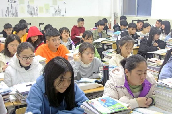 成都希望職業(yè)學校追夢的腳步從清晨開始