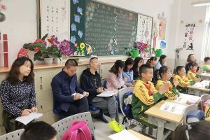 成都職業(yè)學(xué)校希望職業(yè)學(xué)校開展校級研討