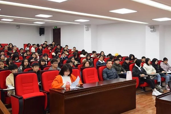 四川中職院校五冶大學開展會計專業(yè)講座