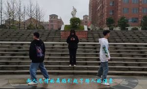 四川中專學(xué)校成都東星航空職業(yè)學(xué)院抖肩舞