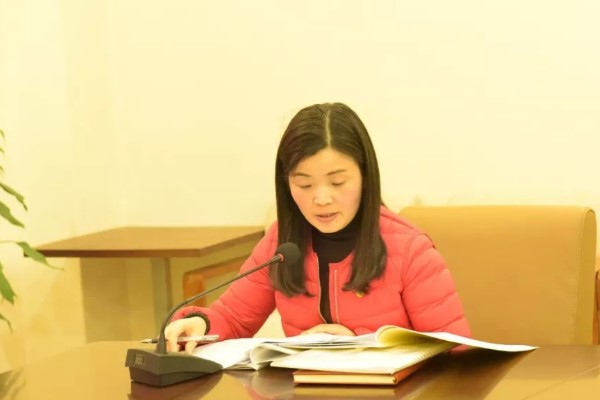 希望職業(yè)學(xué)校開展組織生活會(huì)