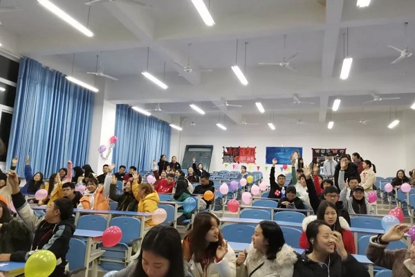 達(dá)州職業(yè)技術(shù)學(xué)院開展煮泡面比賽