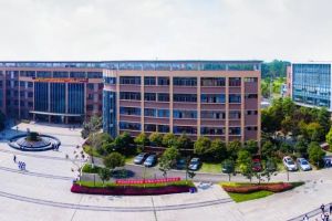 成都職業(yè)學校希望職業(yè)學校召開家校委員會