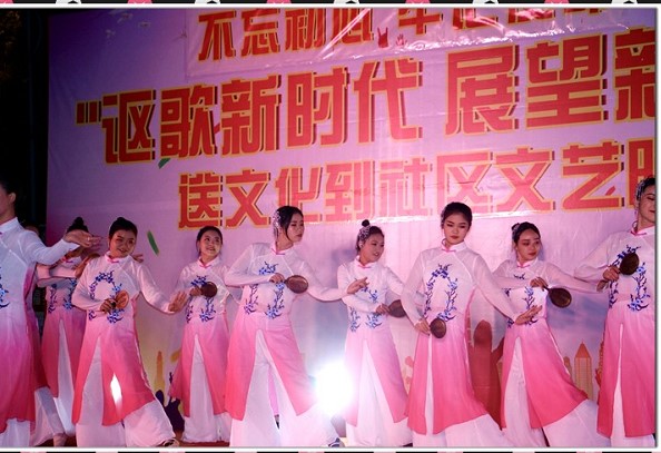 成都藝術(shù)高中成藝附中送文化進(jìn)社區(qū)
