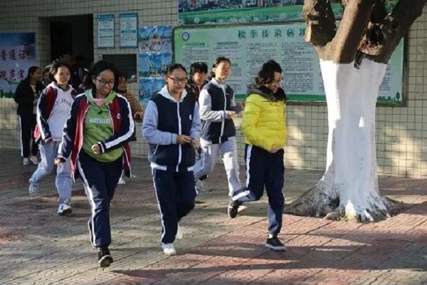 成都藝術(shù)高中成藝附中舉行消防疏散活動