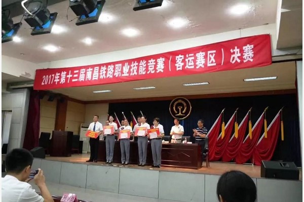 成都機(jī)電工程學(xué)校優(yōu)秀學(xué)生胡婷