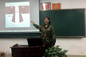 四川中職學(xué)校四川愛華學(xué)院舉行動(dòng)態(tài)廣告展示課