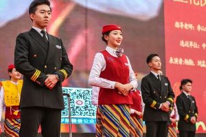四川中專學校成都東星航空職業(yè)學校舉行迎新晚會