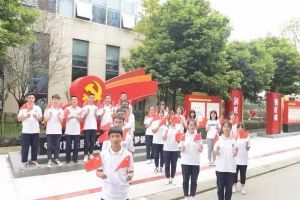 成都中專學(xué)校|成都石化工業(yè)學(xué)校筑夢2019 追夢2020