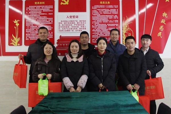 成都職業(yè)學(xué)校成都希望職業(yè)學(xué)校開展慰問黨員活動