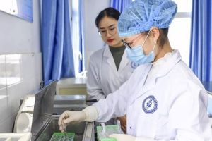 四川中專學(xué)校蜀都衛(wèi)生學(xué)校舉行檢驗(yàn)技能大賽