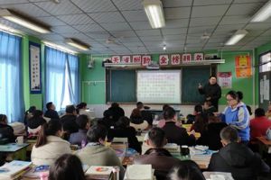 成都高中學(xué)校樹德懷遠中學(xué)召開家長座談會